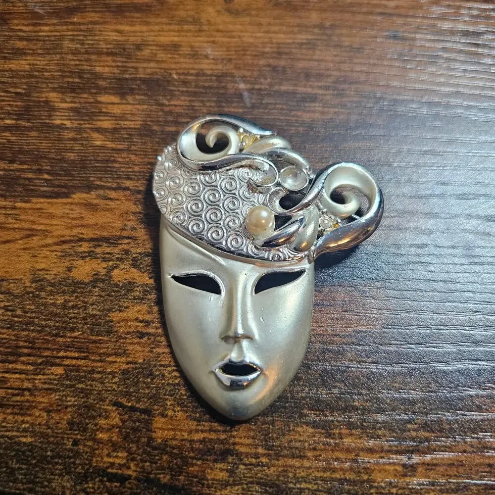 Unbranded vintage mystery